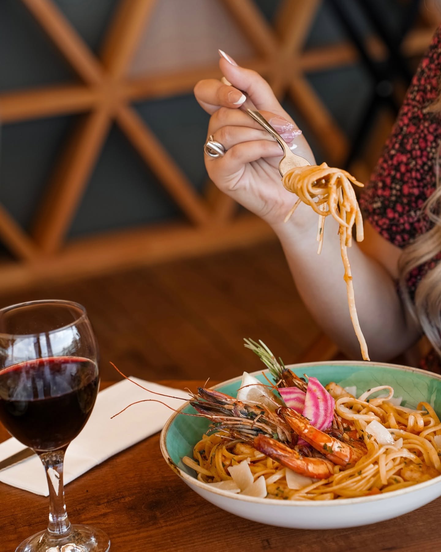 Linguine aux gambas et vin rouge