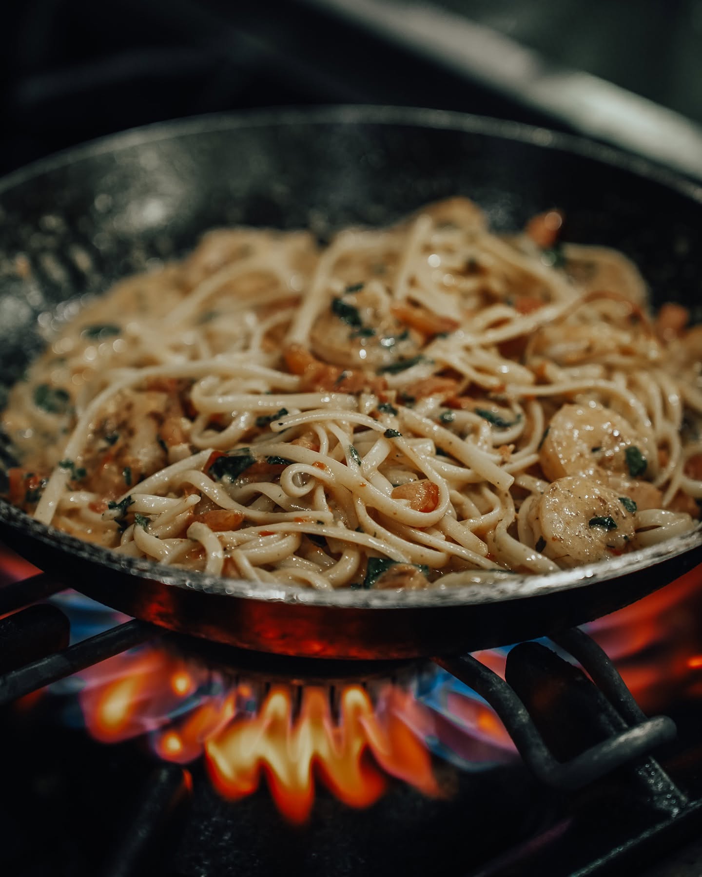 Pâtes façon wok, flambées au piano